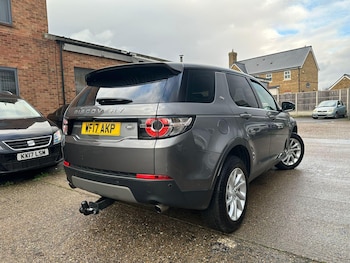 Used Land Rover Discovery Sport 2017 for sale - 76925936: Photo