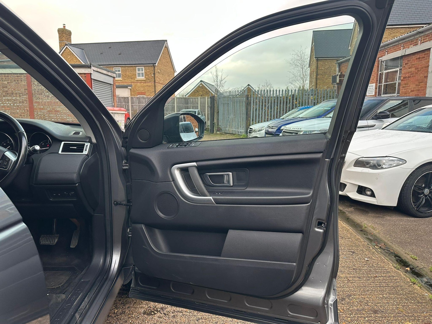 Used Land Rover Discovery Sport 2017 for sale - 76925936: Photo 40