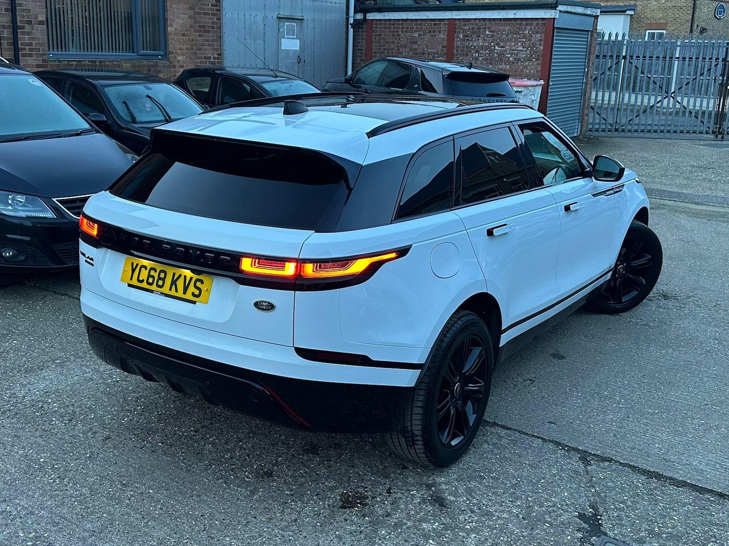 Used Land Rover Range Rover Velar 2018 for sale - 77559779: Photo 3