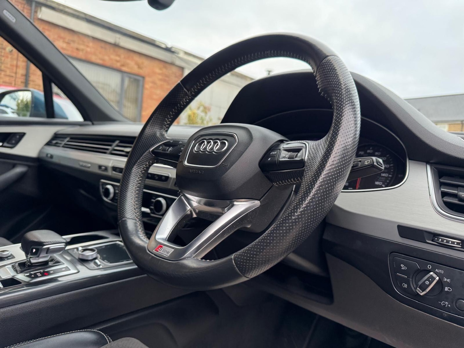 Used Audi Q7 2018 for sale - 76953136: Photo 51