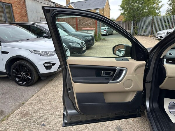 Used Land Rover Discovery Sport 2017 for sale - 76283076: Photo 41