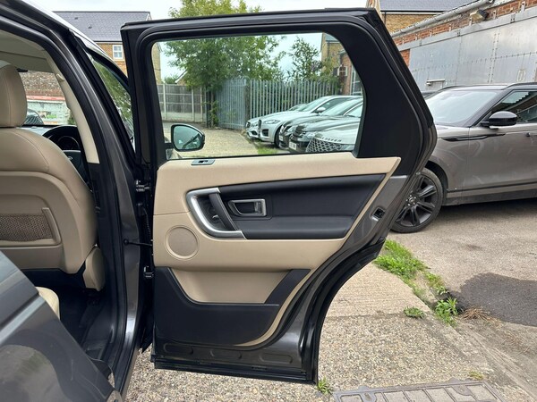 Used Land Rover Discovery Sport 2017 for sale - 76283076: Photo 45