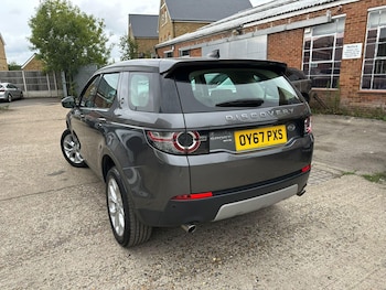 Used Land Rover Discovery Sport 2017 for sale - 76283076: Photo 4