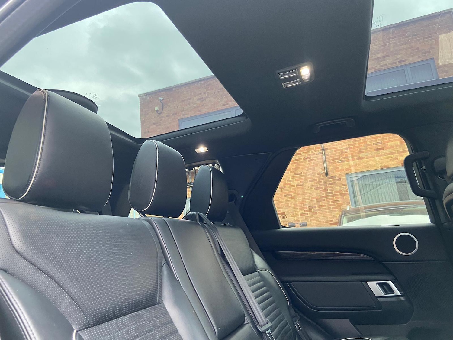 Used Land Rover Discovery 2019 for sale - 76952340: Photo 50