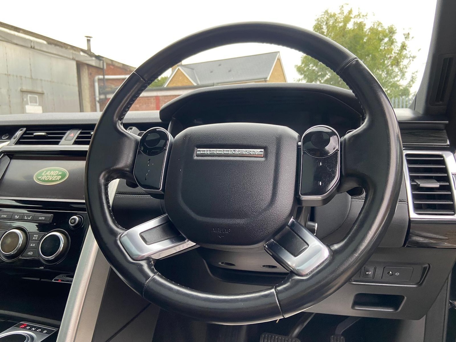Used Land Rover Discovery 2019 for sale - 76952340: Photo 65