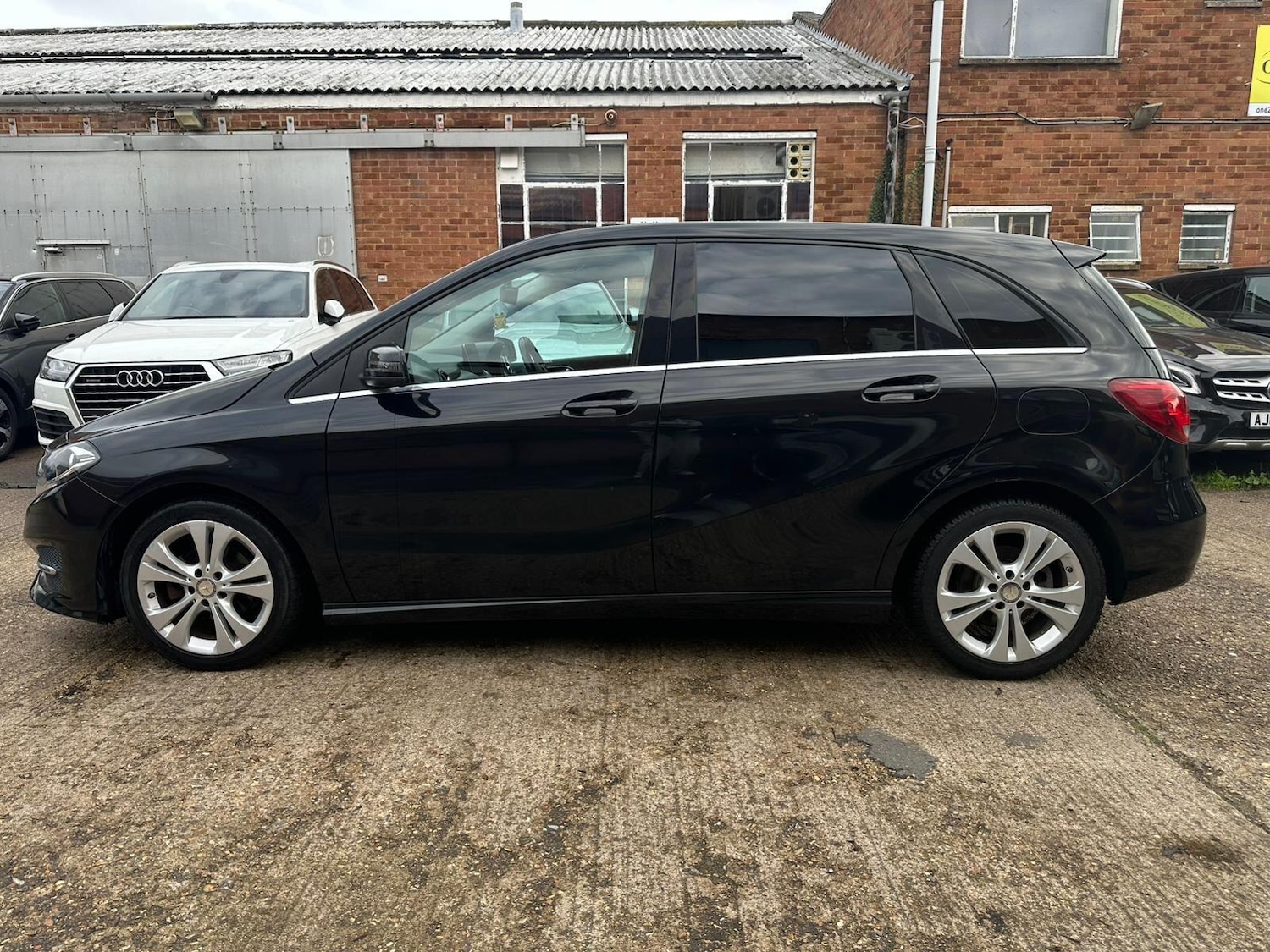 Used Mercedes-Benz B Class 2015 for sale - 76561683: Photo 12