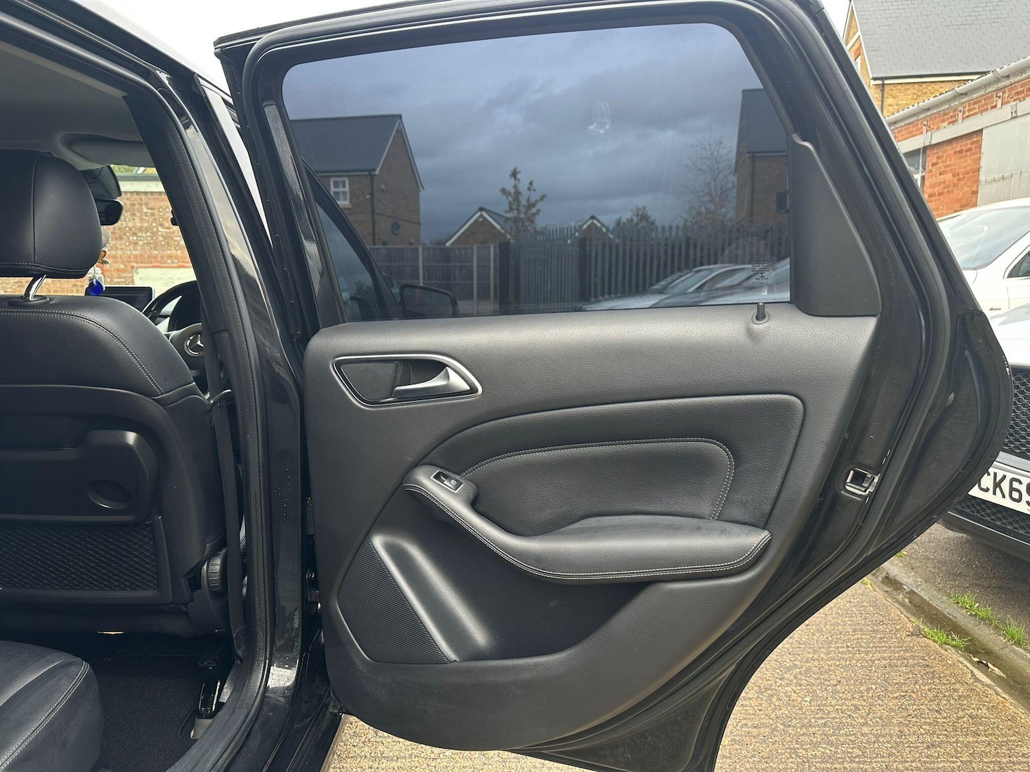 Used Mercedes-Benz B Class 2015 for sale - 76561683: Photo 40