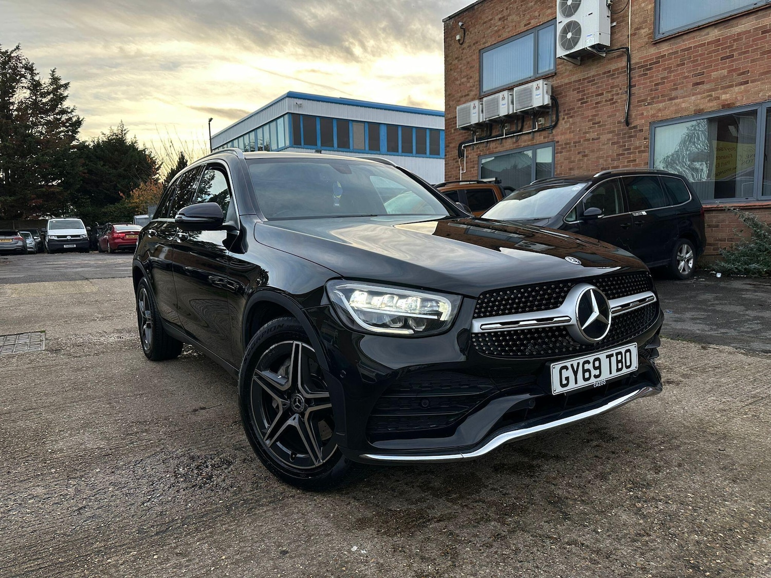 Used Mercedes-Benz GLC 2019 for sale - 76562411: Photo 2