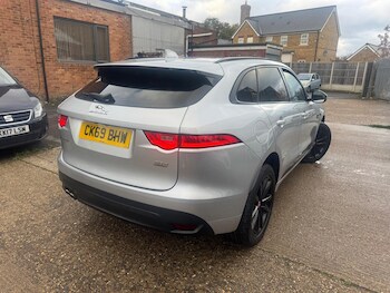 Used Jaguar F-Pace 2019 for sale - 76512760: Photo