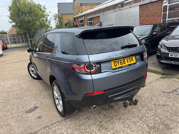 Used Land Rover Discovery Sport 2018 for sale - 76166401: Photo 4