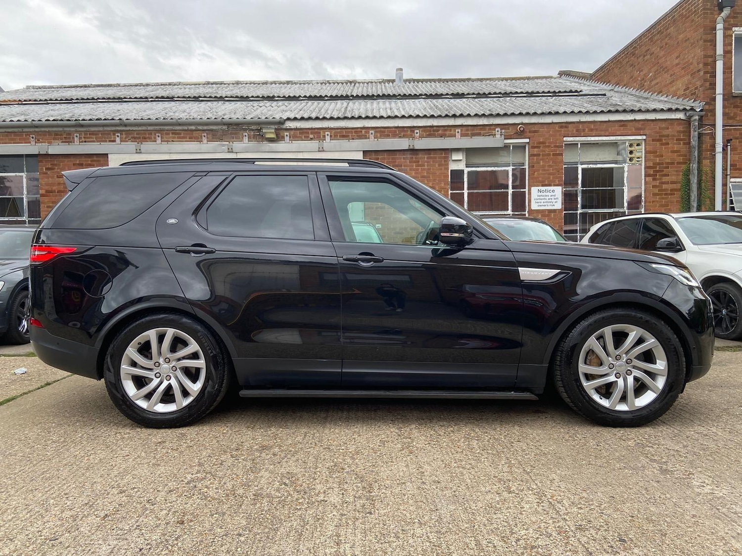 Used Land Rover Discovery 2019 for sale - 78058351: Photo 11