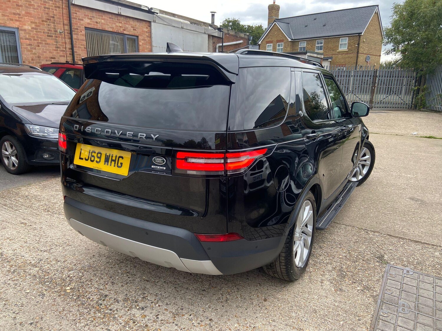Used Land Rover Discovery 2019 for sale - 78058351: Photo 3