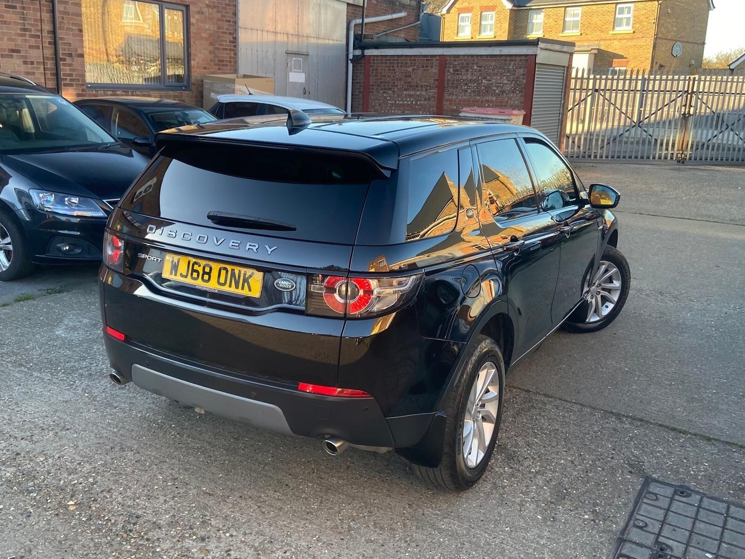 Used Land Rover Discovery Sport 2018 for sale - 78157187: Photo 3