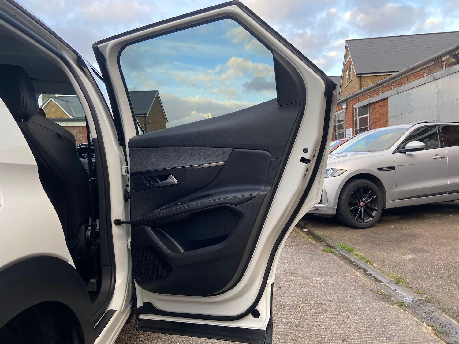 Used Peugeot 3008 2018 for sale - 77305143: Photo 41