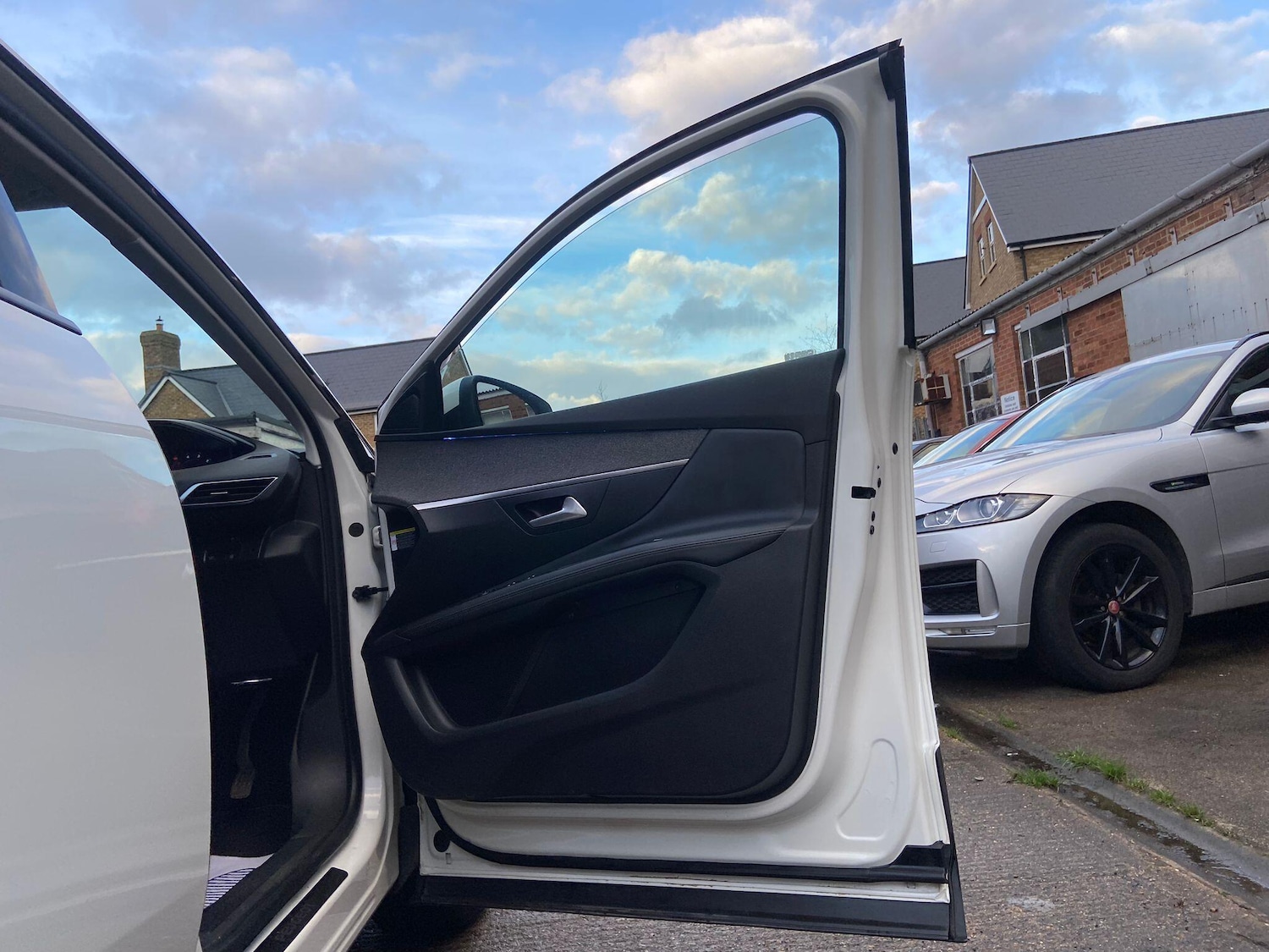 Used Peugeot 3008 2018 for sale - 77305143: Photo 42