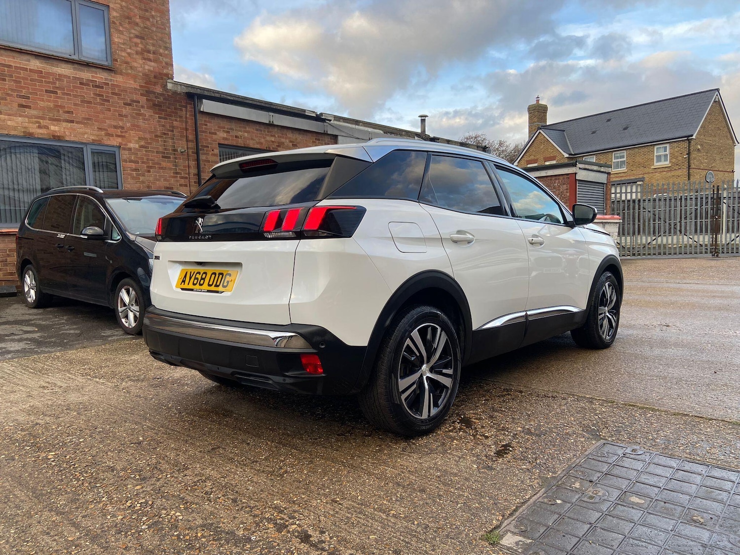 Used Peugeot 3008 2018 for sale - 77305143: Photo 9