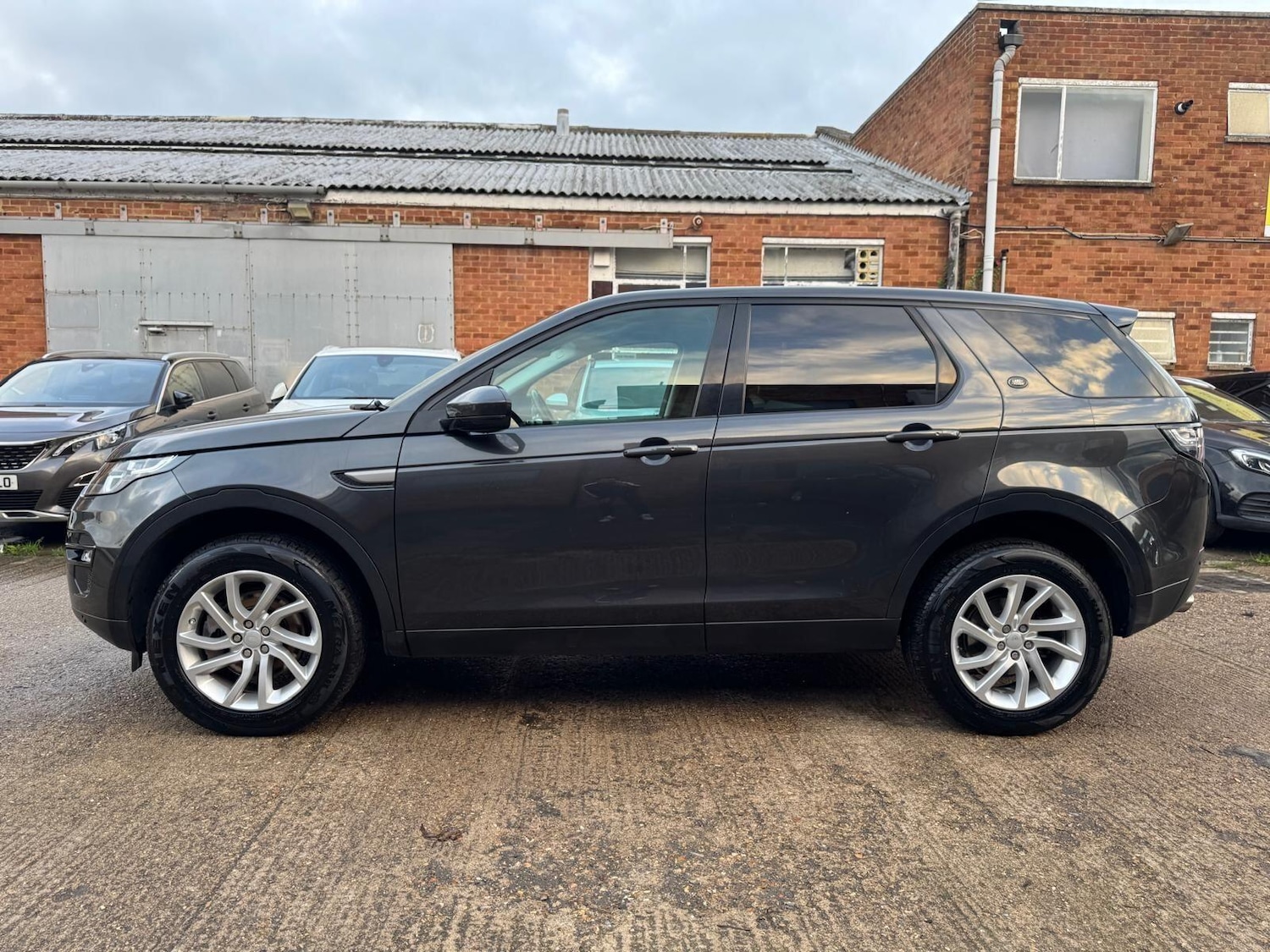 Used Land Rover Discovery Sport 2017 for sale - 76512912: Photo 12