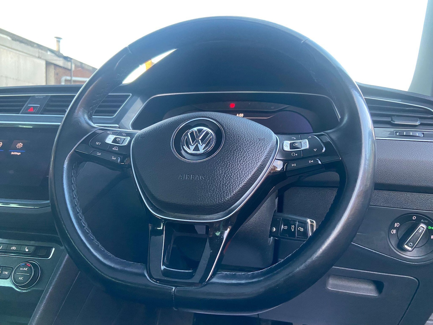 Used Volkswagen Tiguan 2018 for sale - 77229996: Photo 59