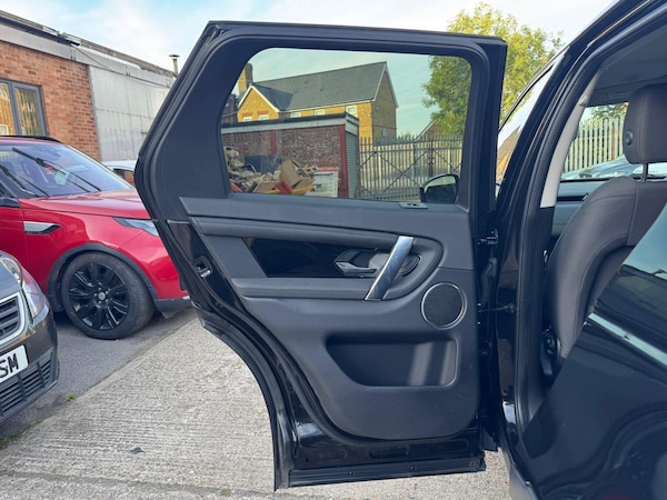 Used Land Rover Discovery Sport 2022 for sale - 76283530: Photo 40