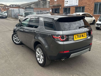 Used Land Rover Discovery Sport 2018 for sale - 78885783: Photo