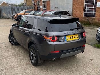 Used Land Rover Discovery Sport 2018 for sale - 78885825: Photo