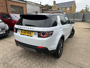 Used Land Rover Discovery Sport 2018 for sale - 76306785: Photo 3