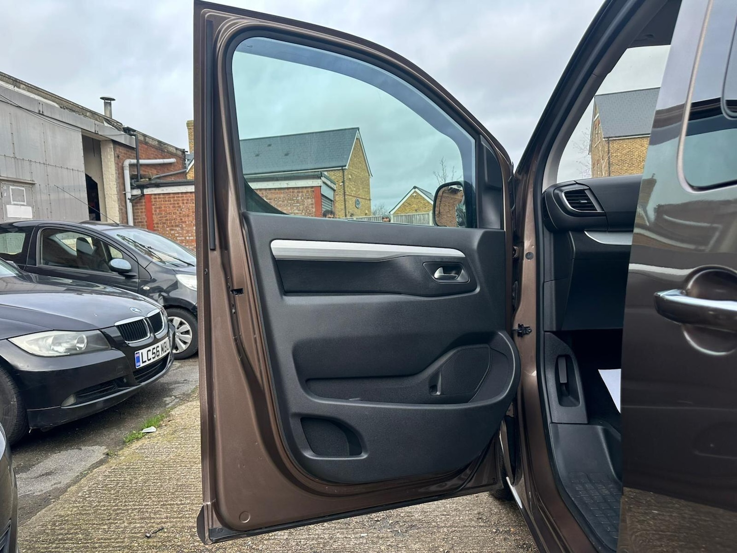 Used Peugeot Traveller 2017 for sale - 77633213: Photo 38