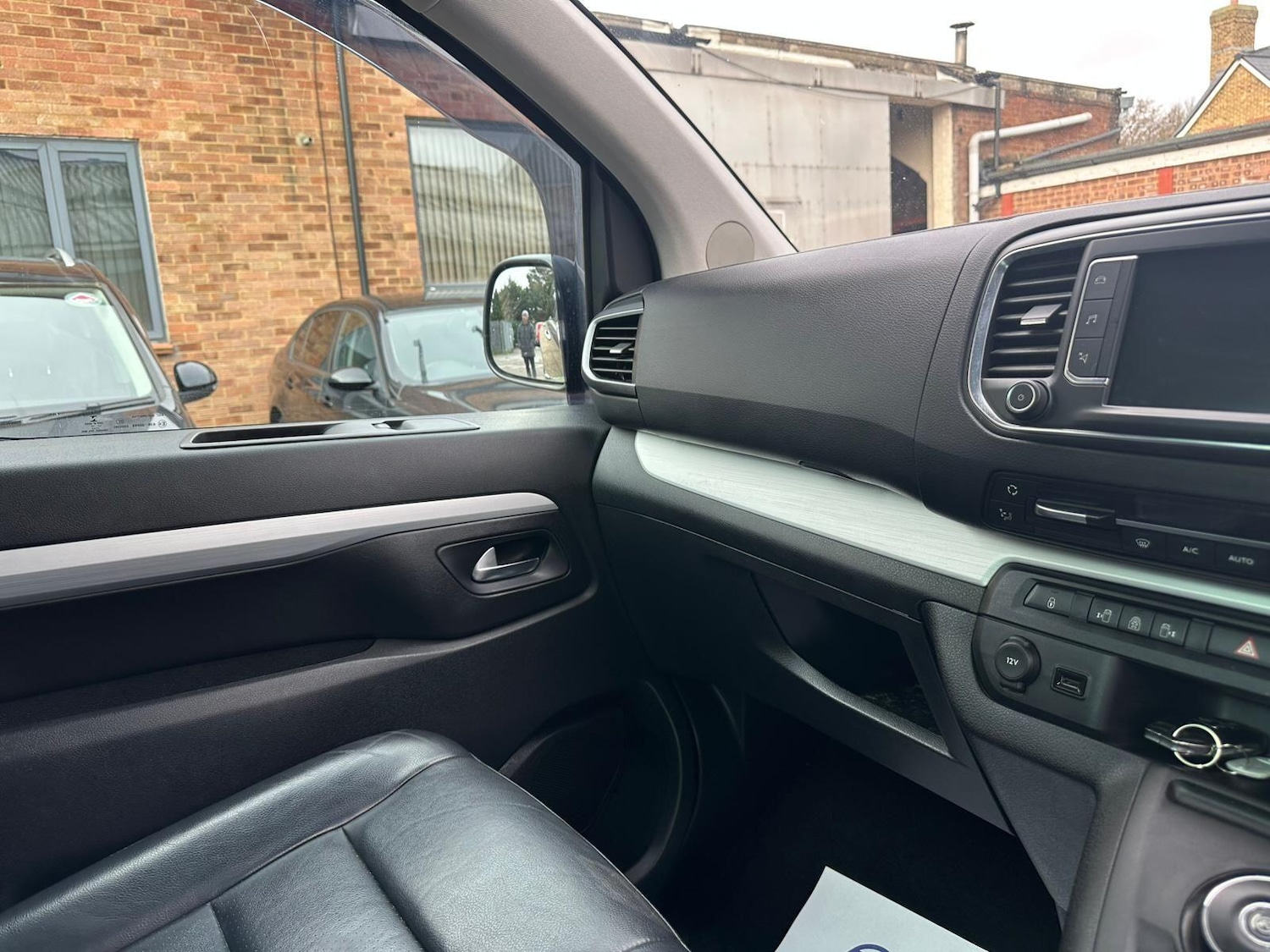 Used Peugeot Traveller 2017 for sale - 77633213: Photo 47