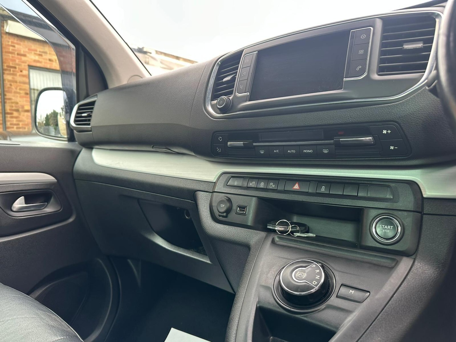 Used Peugeot Traveller 2017 for sale - 77633213: Photo 48