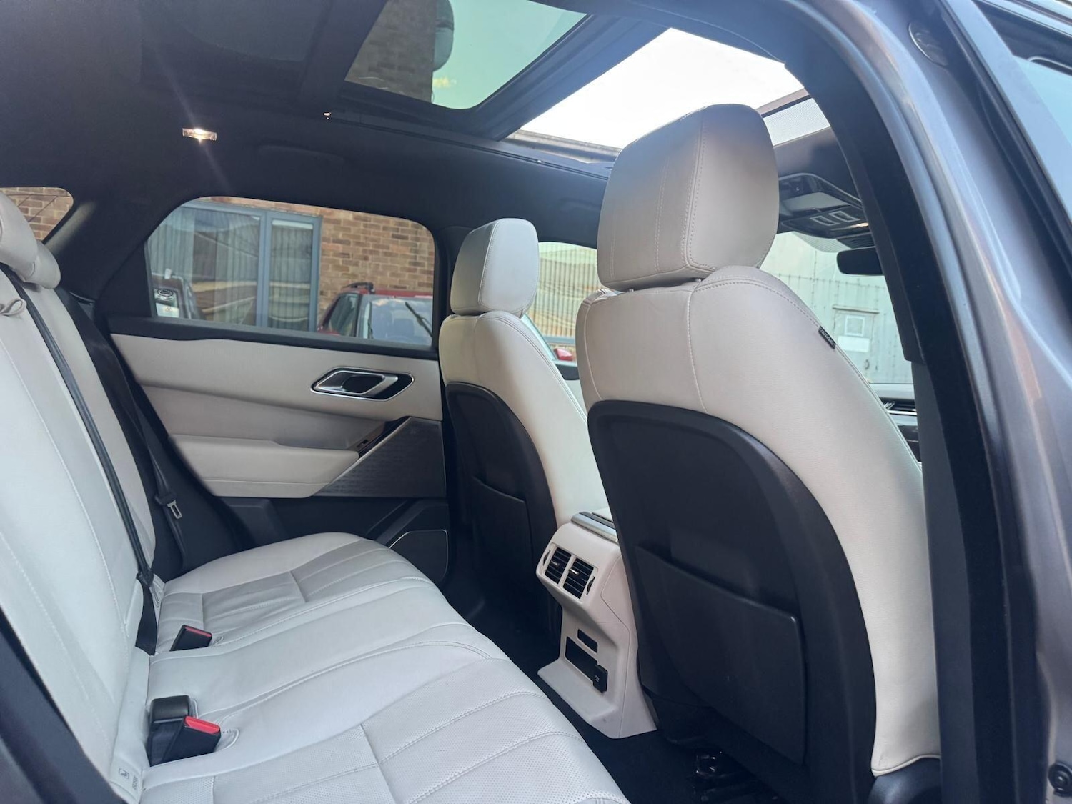 Used Land Rover Range Rover Velar 2021 for sale - 76137253: Photo 40