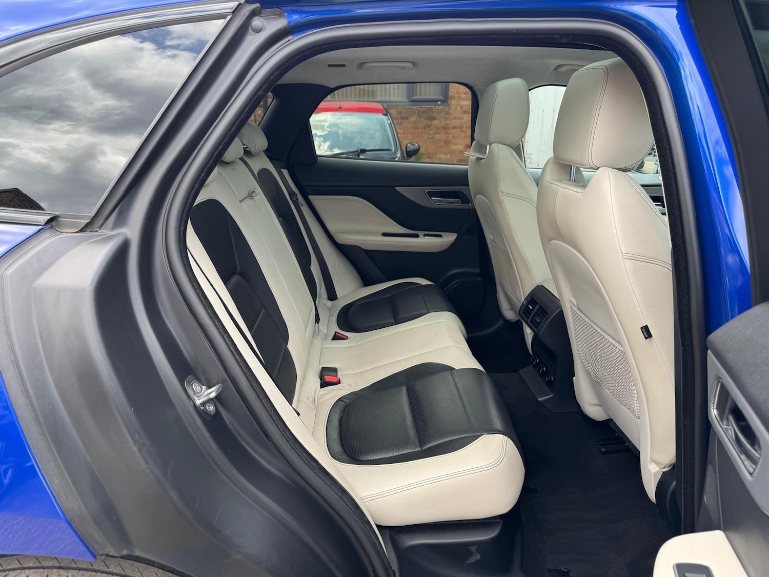 Used Jaguar F-Pace 2019 for sale - 76336574: Photo 16