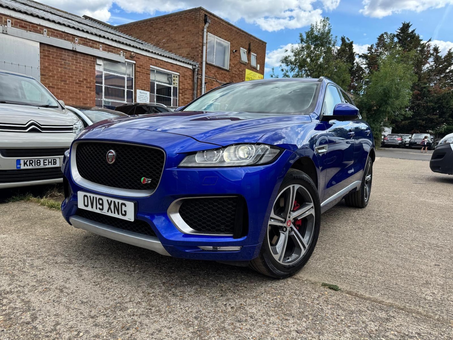 Used Jaguar F-Pace 2019 for sale - 76336574: Photo 2