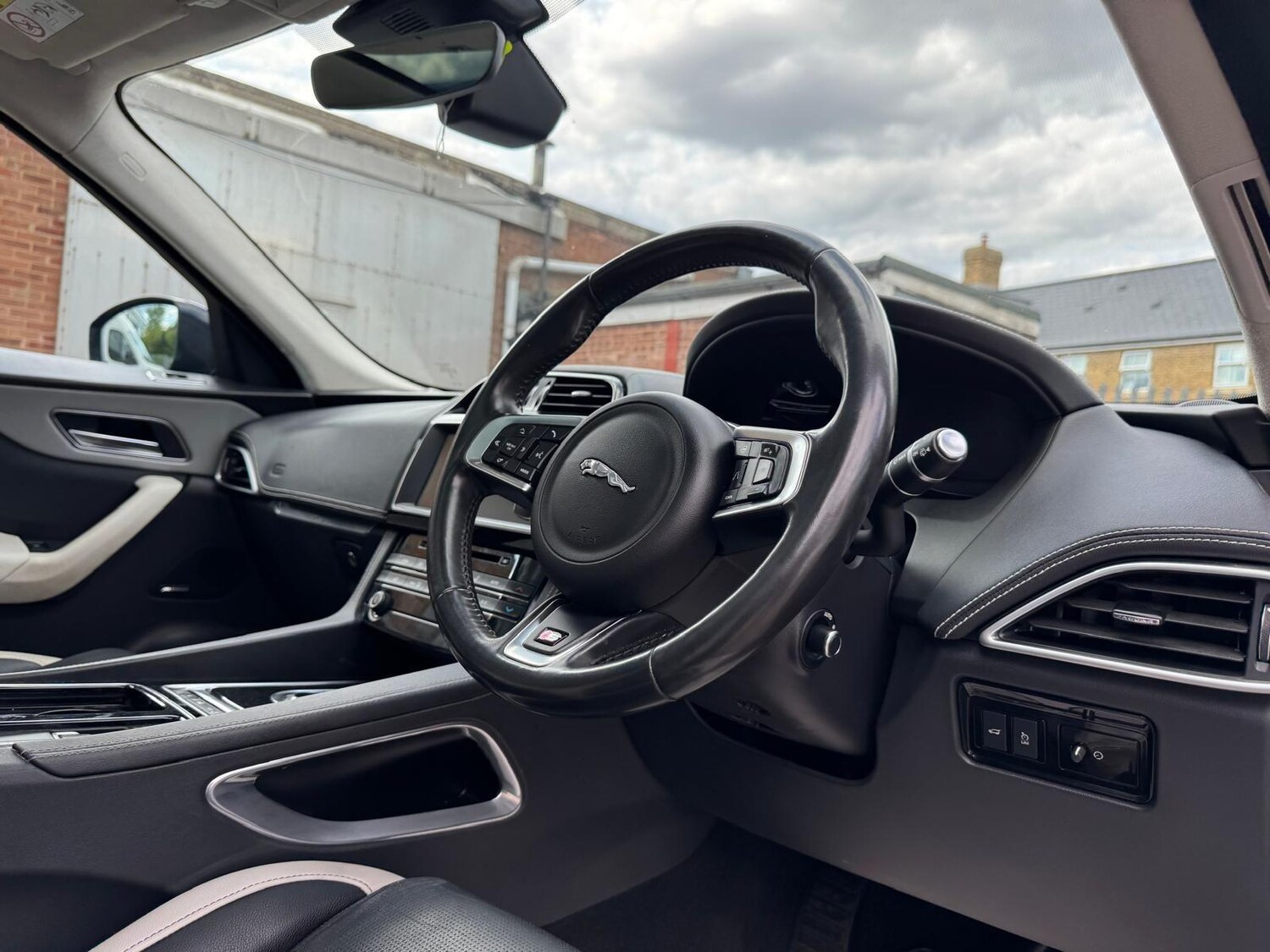 Used Jaguar F-Pace 2019 for sale - 76336574: Photo 40