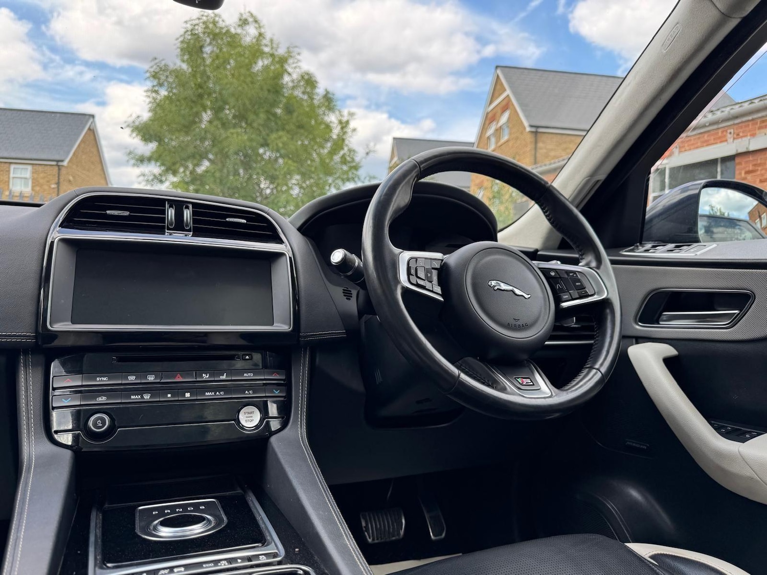 Used Jaguar F-Pace 2019 for sale - 76336574: Photo 41