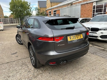 Used Jaguar F-Pace 2019 for sale - 75914921: Photo