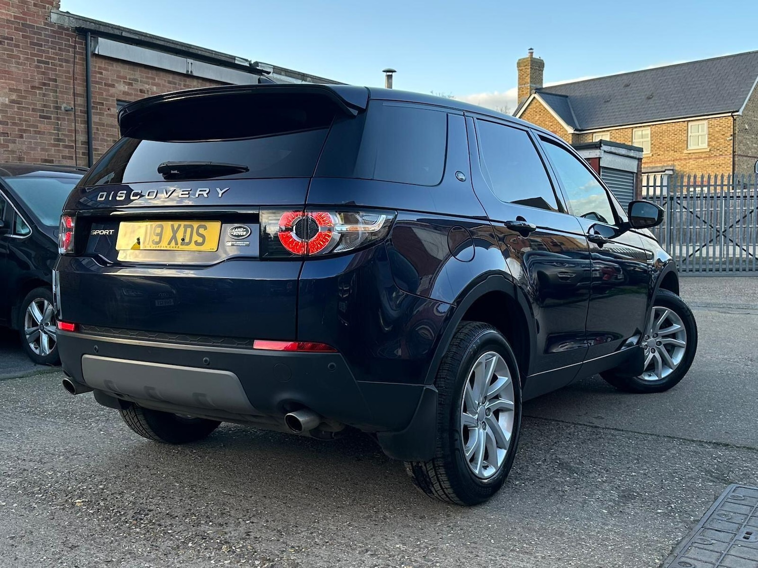 Used Land Rover Discovery Sport 2019 for sale - 77839064: Photo 3