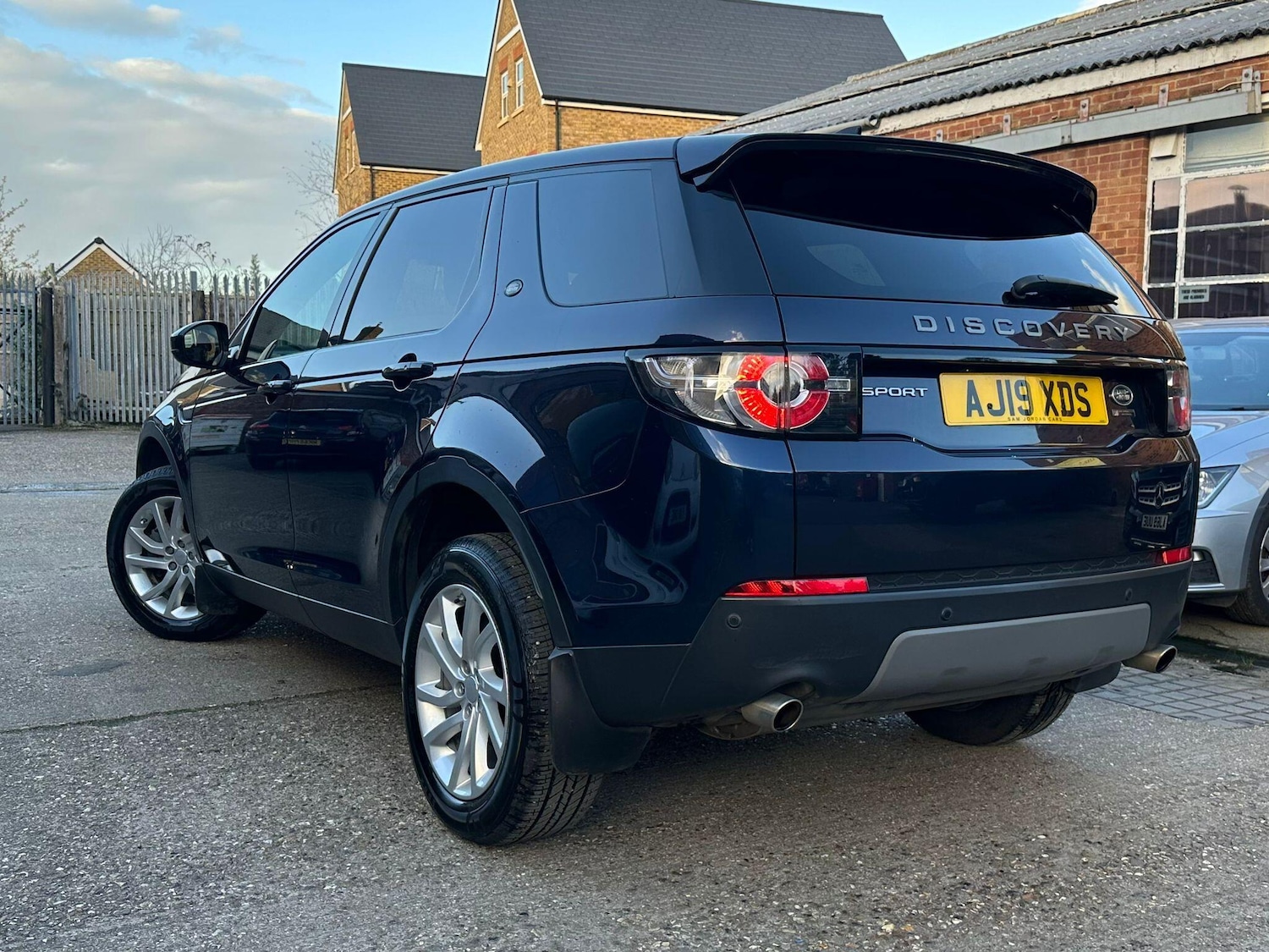 Used Land Rover Discovery Sport 2019 for sale - 77839064: Photo 4