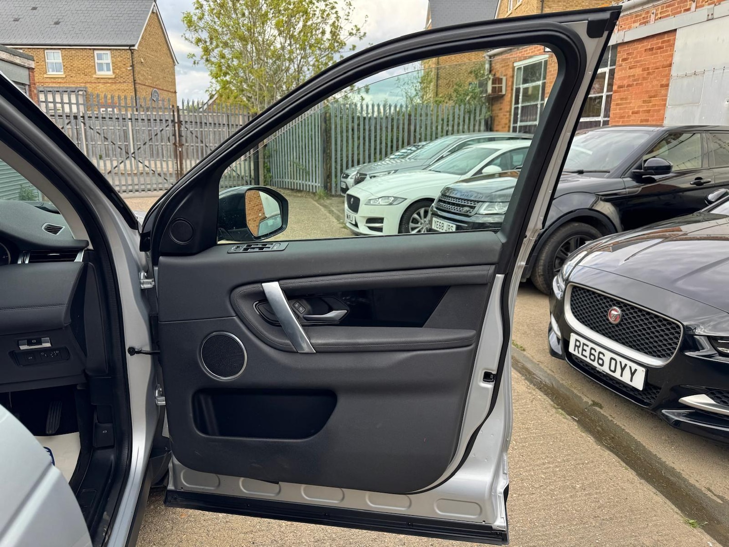 Used Land Rover Discovery Sport 2020 for sale - 76690010: Photo 32