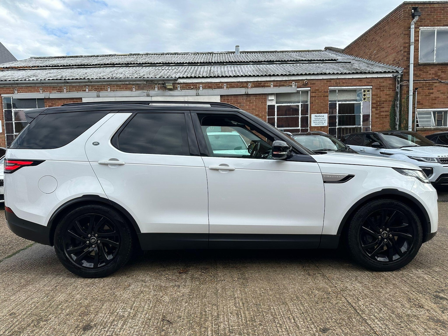 Used Land Rover Discovery 2018 for sale - 76499686: Photo 23