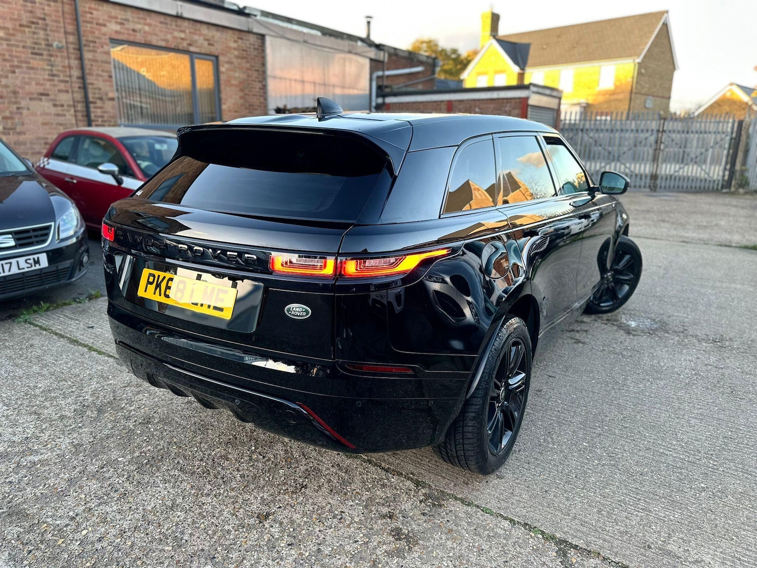 Used Land Rover Range Rover Velar 2018 for sale - 76522299: Photo 3