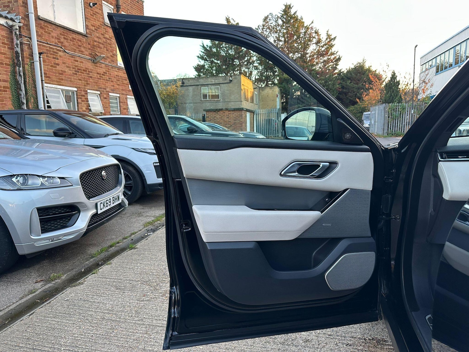 Used Land Rover Range Rover Velar 2018 for sale - 76522299: Photo 42