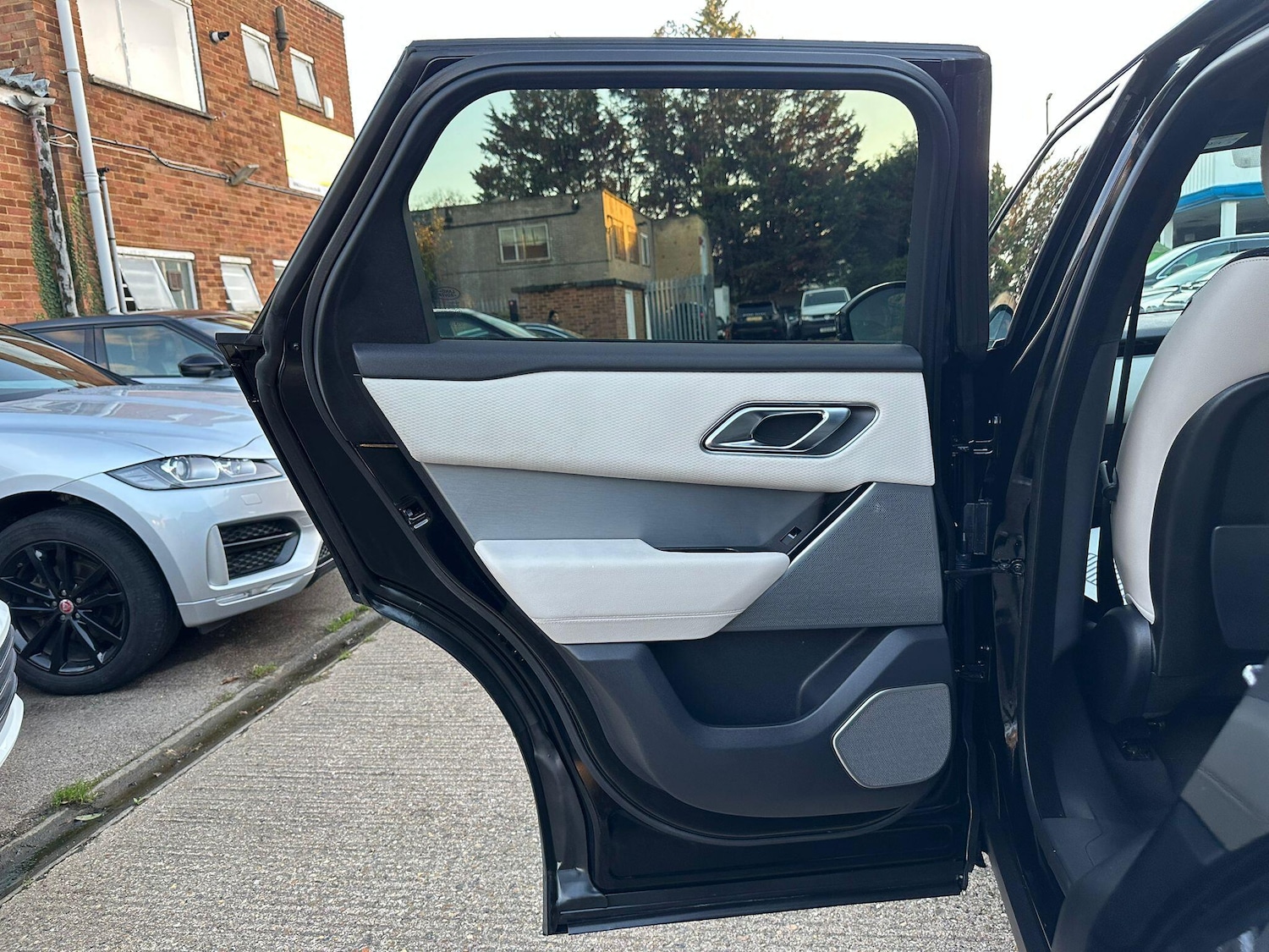 Used Land Rover Range Rover Velar 2018 for sale - 76522299: Photo 43