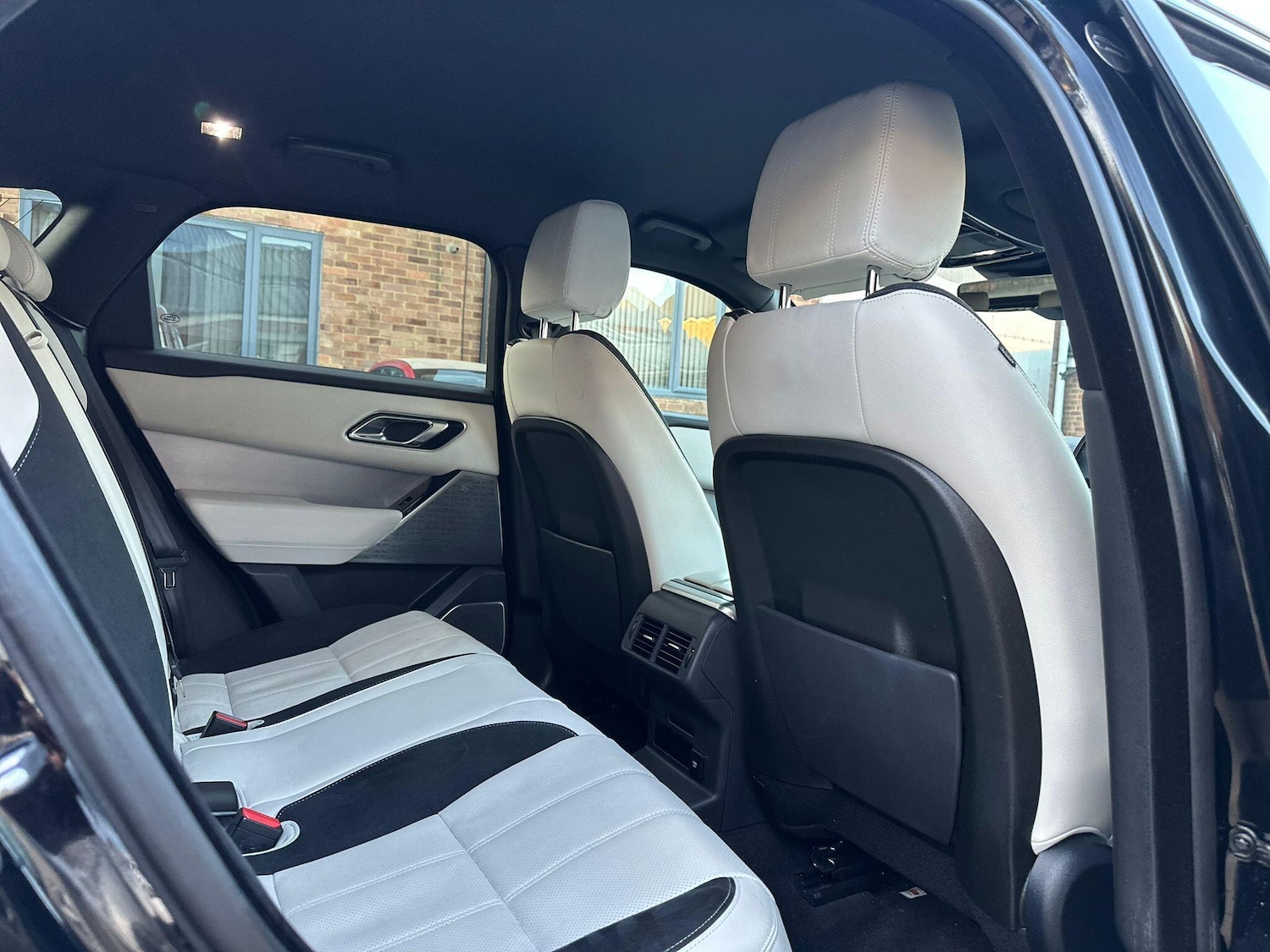 Used Land Rover Range Rover Velar 2018 for sale - 76522299: Photo 46