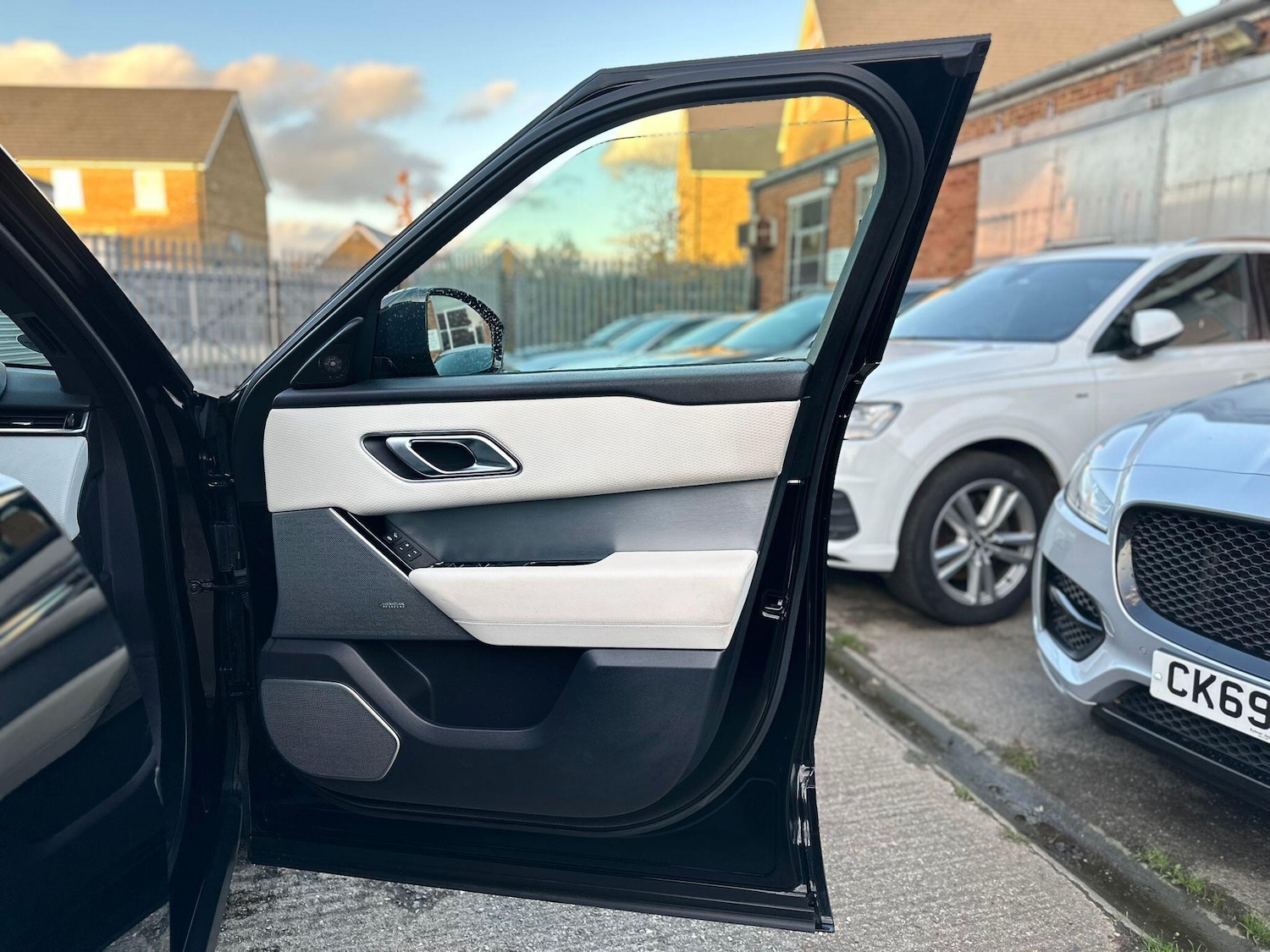 Used Land Rover Range Rover Velar 2018 for sale - 76522299: Photo 47