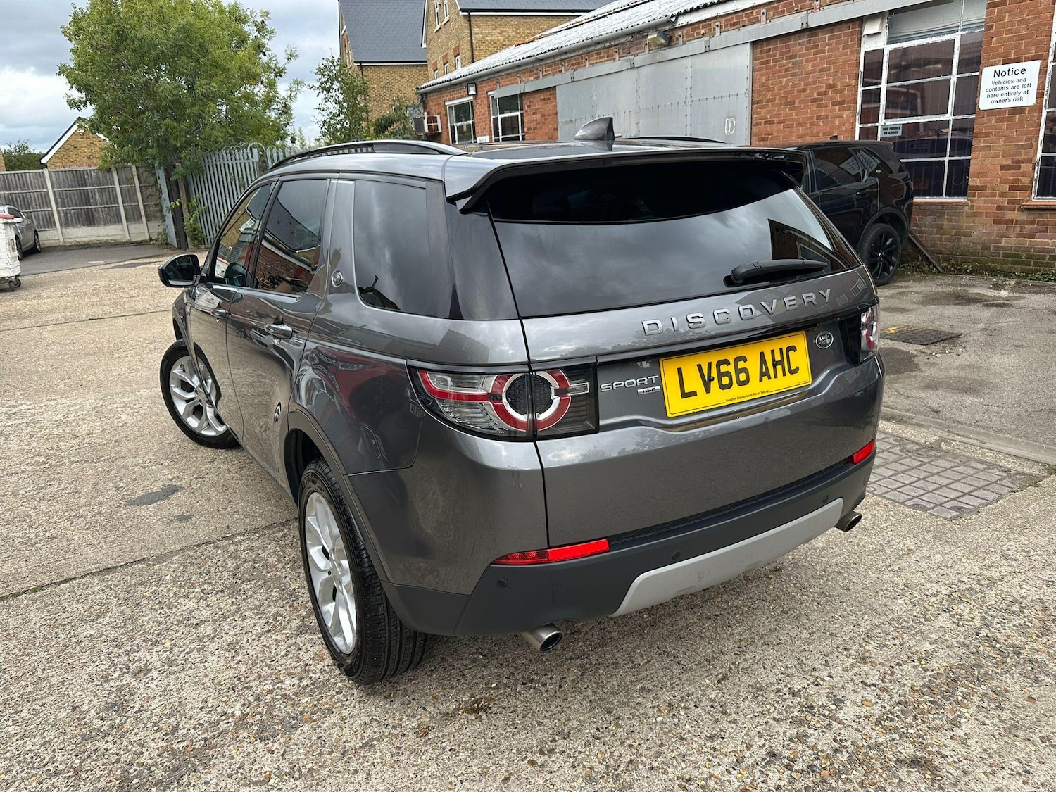 Used Land Rover Discovery Sport 2016 for sale - 76952894: Photo 4