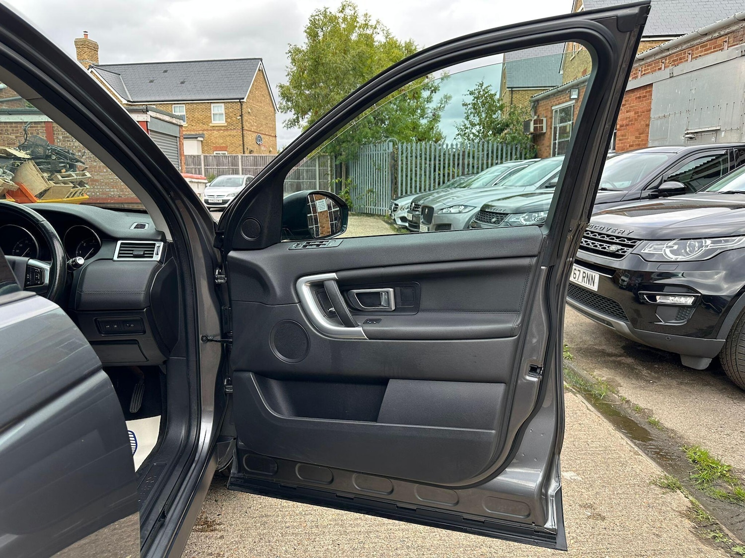 Used Land Rover Discovery Sport 2016 for sale - 76952894: Photo 41