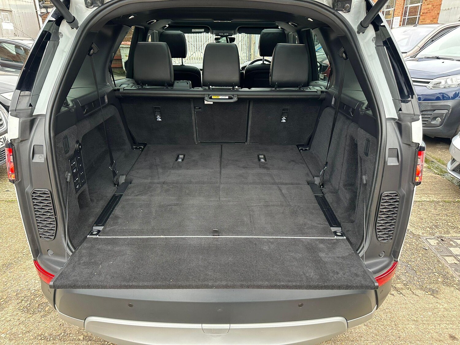 Used Land Rover Discovery 2018 for sale - 77633238: Photo 13