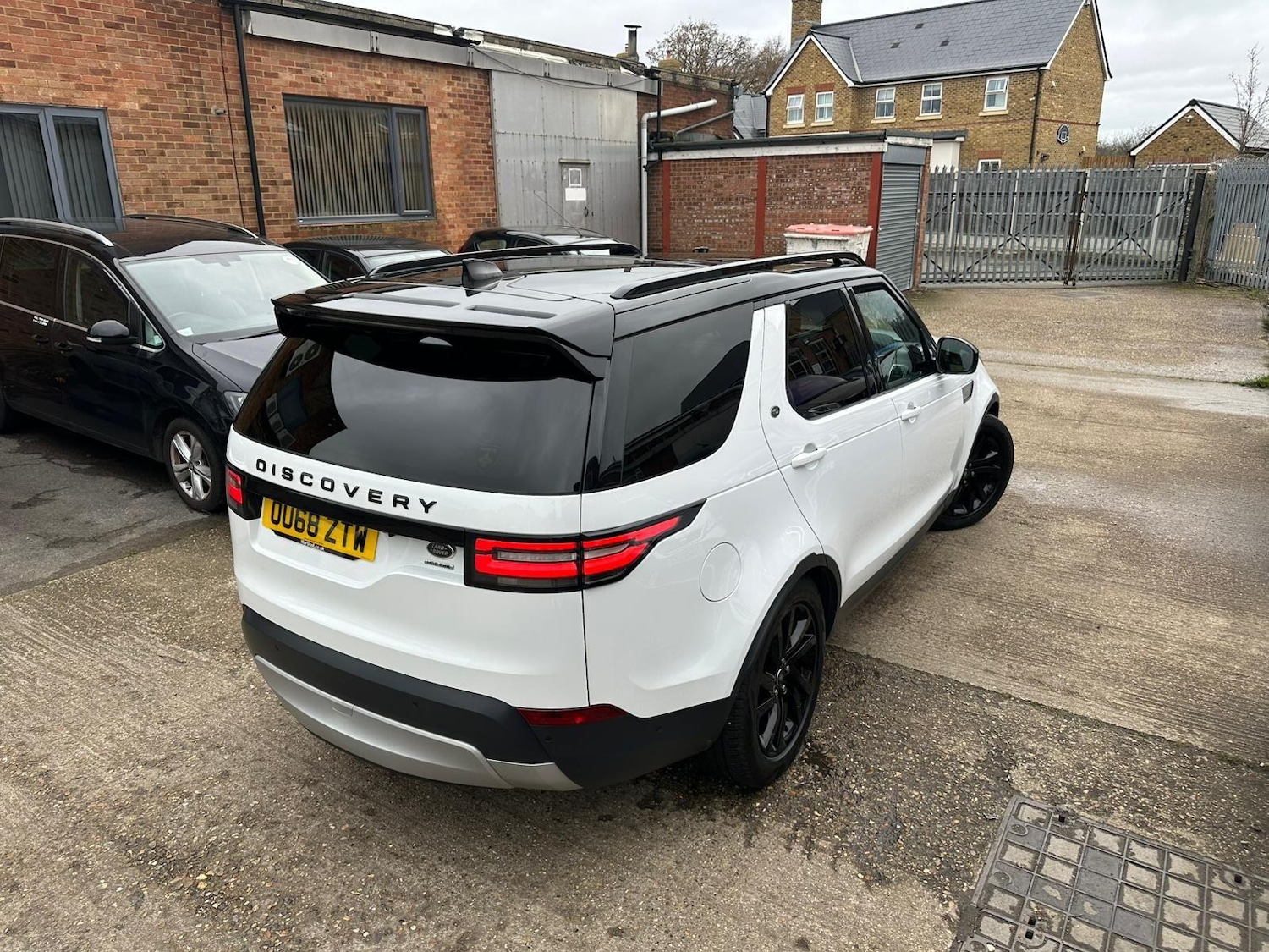 Used Land Rover Discovery 2018 for sale - 77633238: Photo 3