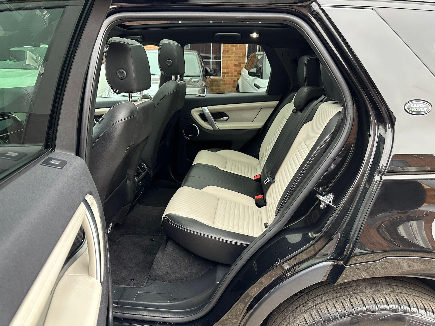 Used Land Rover Discovery Sport 2022 for sale - 78057998: Photo 15