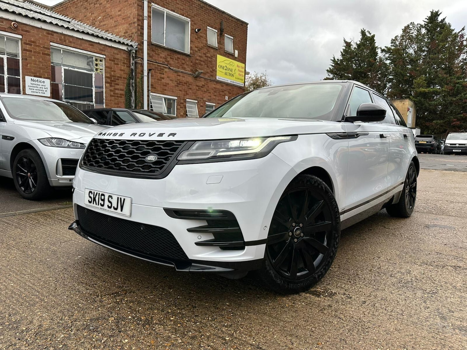 Used Land Rover Range Rover Velar 2019 for sale - 76521975: Photo 2
